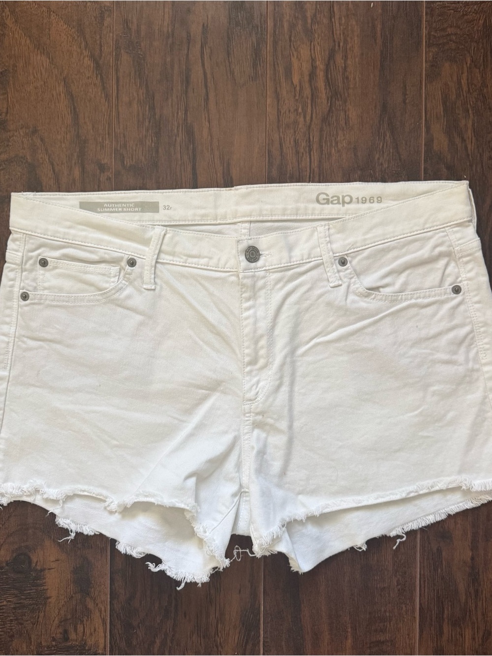 Gap 1969 Women's Authentic Summer Shorts Pockets Raw Hem Size 32 White